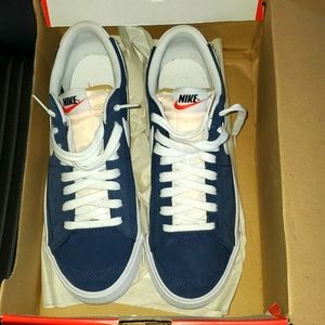 navy blue classic Nike suede
